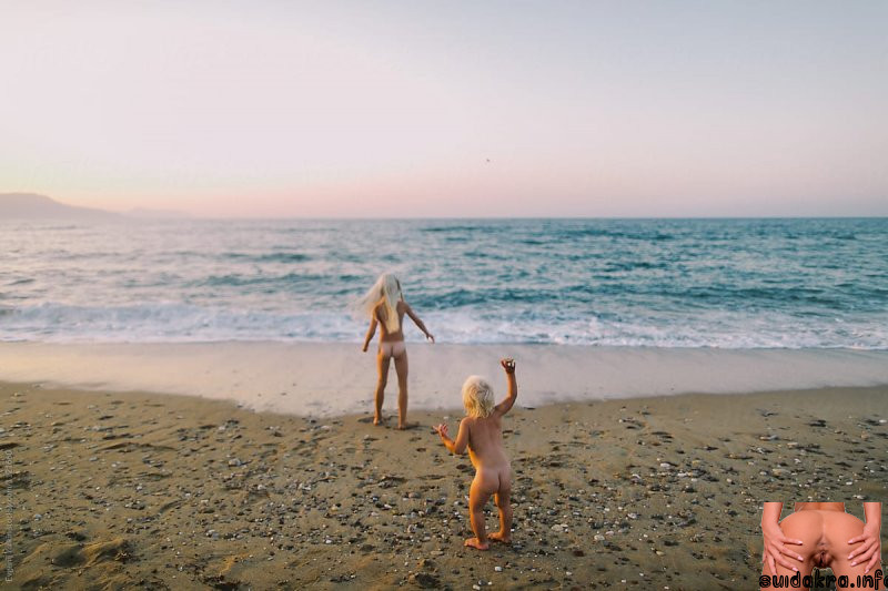 beach sisters playing